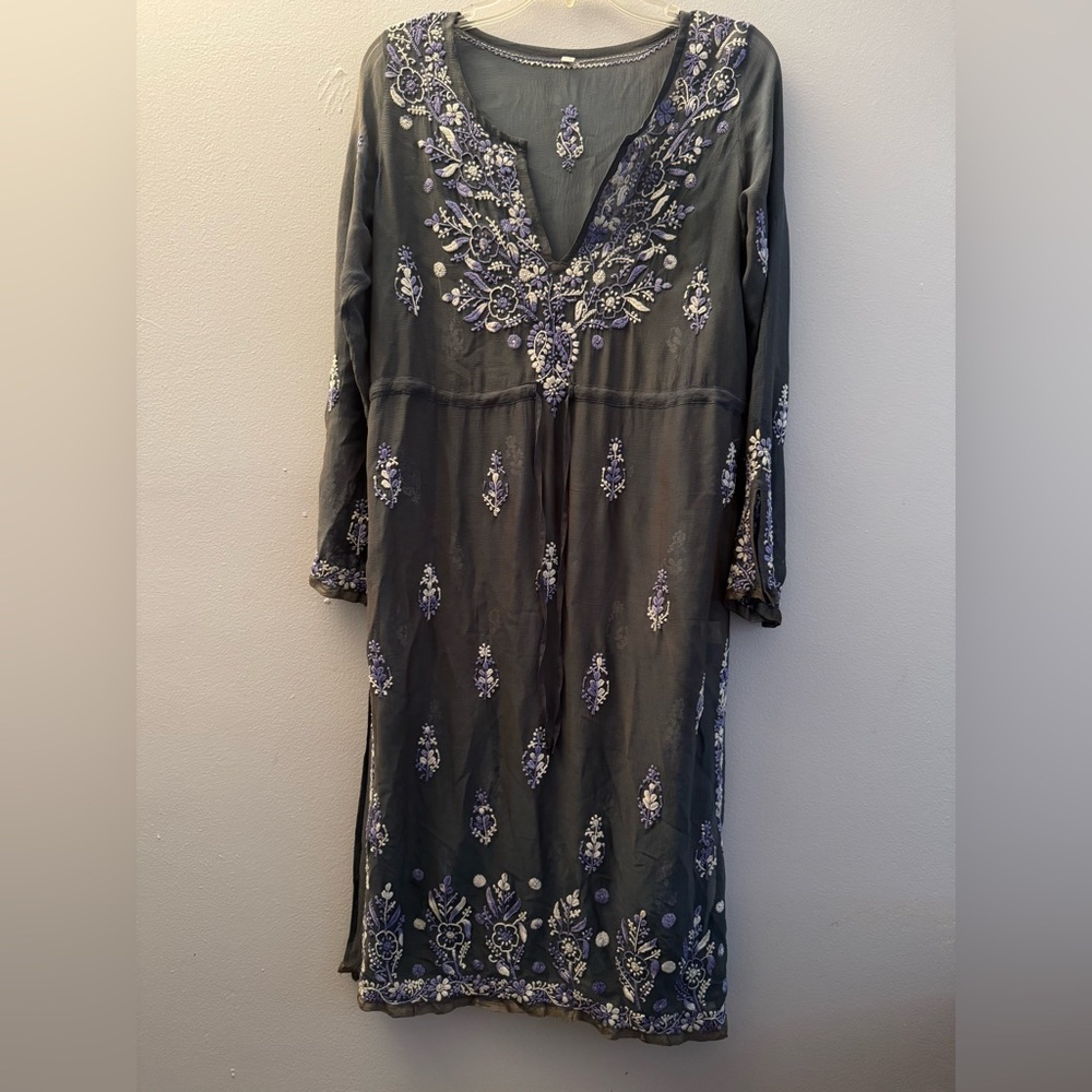 FINAL SALE‼️Silk Embroidered Gray Tunic Top size 38